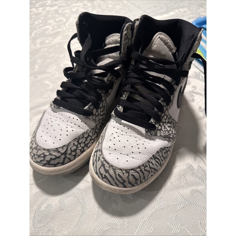 Preowned Youth Size 4.5 Nike Air Jordan‎ One Retro High Og White Cement